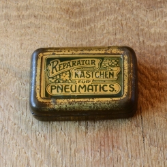 Flickzeug Blechdose orig. 20er Jahre, 59 x 40 x 18 mm, ohne Inhalt  