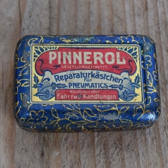 Flickzeug Blechdose "PINNEROL" orig. 10 er Jahre, 58 x 39 x 18 mm, ohne Inhalt 