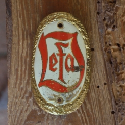 Steuerkopfschild DEFA, Originalschild aus Sammlungsbestand 