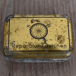 Flickzeug Blechdose "S K H" orig. 50 er Jahre, 68 x 46 x 21 mm, ohne Inhalt 