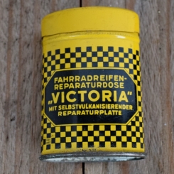 Flickzeug Blechdose "VICTORIA" orig. 50 er Jahre, 59 x 42 x 20 mm, ohne Inhalt 