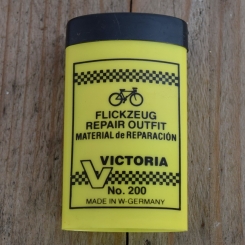 Flickzeug Kunststoffdose "VICTORIA" orig. 70 er Jahre, 82 x 49 x 25 mm, ohne Inhalt 