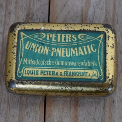 Flickzeug Blechdose "PETER'S UNION-PNEUMATIC" orig. 20 er Jahre, 58 x 39 x 19 mm, ohne Inhalt 