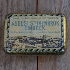 Flickzeug Blechdose "AUGUST STUKENBROK EINBECK" orig. 20 er Jahre, 58 x 41 x 19 mm, ohne Inhalt 