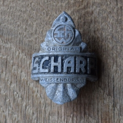 Steuerkopfschild Scharp unteres Nietloch abgebrochen, 30er Jahre, Originalschild aus Sammlungsbestand 