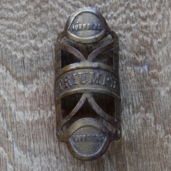 Steuerkopfschild Triumph (mit Bruchstelle im oberen Bereich), 20-30er Jahre, Originalschild aus Sammlungsbestand 