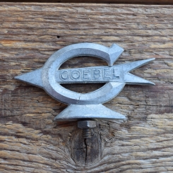 Schutzblechfigur GEOBEL, Alu Druckguss, orig. Altbestand 30-50er Jahre, Zustand siehe Bild 