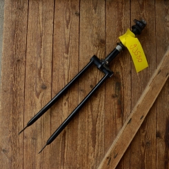 Gabel 26"orig. 60er J. unrestauriert, Schaftlänge 221 mm, Scheidenlänge 370 mm, Weite oben 66 mm, Zustand siehe Bilder  