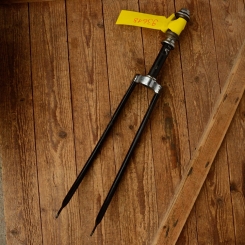Gabel 28" orig. 30-50er J. unrestauriert, Schaftlänge 208 mm, Scheidenlänge 398 mm, Weite oben 59 mm, Zustand siehe Bilder  