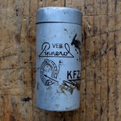 Flickzeug Blechdose "PINNEROL" orig. 60er Jahre, 85 x 40 mm, ohne Inhalt 