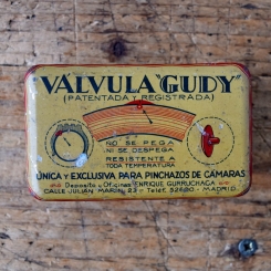 Flickzeug Blechdose "VÁLVULA GUDY" orig. 50er Jahre, 100 x 61 x 50 mm, für Motorräder, ohne Inhalt 