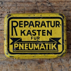 Flickzeug Blechdose "FÜR PNEUMATIK" orig. 30er Jahre, 83 x 61 x 22 mm, ohne Inhalt 