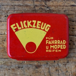 Flickzeug Blechdose orig. 30er Jahre, 82 x 60 x 21 mm, ohne Inhalt 