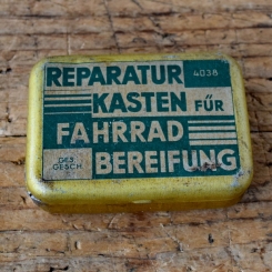 Flickzeug Blechdose orig. 30er Jahre, 70 x 50 x 21 mm, ohne Inhalt 