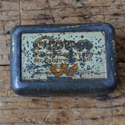 Flickzeug Blechdose "RONA" orig. 30er Jahre, 58 x 39 x 19 mm, ohne Inhalt 