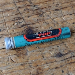 Flickzeug Blechdose "TIP TOP" orig. 30er Jahre, 68 x 13 mm, ohne Inhalt 