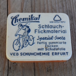 Flickzeug Kunststoffdose "CHEMIKAL" orig. 50 er Jahre, 78 x 60 x 18 mm, ohne Inhalt 