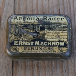 Flickzeug Blechdose "ARCONA ERNST MACHNOW" orig. 30 er Jahre, 58 x 40 x 19 mm, ohne Inhalt 