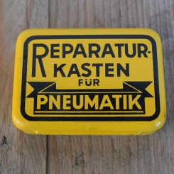 Flickzeug Blechdose "FÜR PNEUMATIK" orig. 30er Jahre, 83 x 62 x 22 mm, ohne Inhalt 