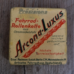 Blechdose "ARCONA-LUXUS" orig. 30 er Jahre, 123 x 123 x 14 mm, ohne Inhalt 