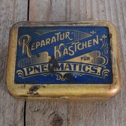Flickzeug Blechdose "FÜR PNEUMATICS" orig. 30 er Jahre, 81 x 58 x 25 mm, ohne Inhalt 