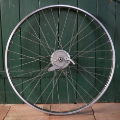Laufrad hinten, 28 Zoll (622mm), Westwoodfelge, verchromt, Breite 33mm, Sturmey Archer 3-Gang 