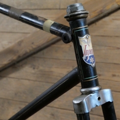 Fahrradrahmen IMPERIAL, Herrenausführung, muffenlos, 26 Zoll, 1930er Jahre, schwarz, Linien gelb/blau, gebr. 