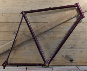 Fahrradrahmen, für Treckingrad, Herren, 28 Zoll, Stahl, 90er J., weinrot, Rahmenhöhe 59 cm, NOS 