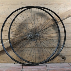 Laufradsatz 28 Zoll (622), 1950er J., schwarz, Linien blau/weiß, Naben chrom, STYRIA-Nabe, gebr. 