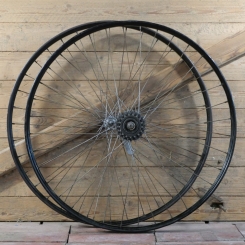 Laufradsatz, 28 Zoll (622), 1960, Felge schwarz, Linien weiß geflammt/gold, Nabe F&S Torpedo,  gebr. 