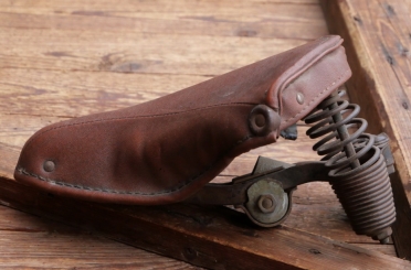 Sattel, Damen, Kunstleder, braun, Rosshaar-Polster, original 1930er / 50er Jahre, gebr. 