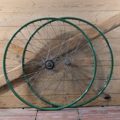 Laufradsatz, 26 Zoll (571), 1920er/30er J., für Wulstbereifung, grün, Linien gold/weiß, Naben F&S verchromt, restauriert 