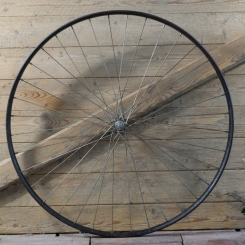 Vorderrad für Wulstbereifung 28 Zoll (635), 1920er/30er J., Felge schwarz, Linien blau/rot, WECONA-Nabe vernickelt, gebr. 