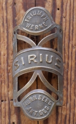 Steuerkopfschild SIRIUS TRIUMPH, 10er/20er Jahre, Messing, Originalschild aus Sammlungsbestand 