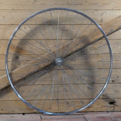 Vorderrad mit SCHÜRMANN-Felge, Stahl verchromt, 27 Zoll (630), Breite ca. 25 mm, Nabe WECO, gebr. 