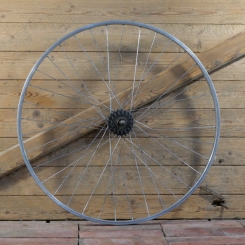 Hinterrad mit WEINMANN-Felge, Alu, 27 Zoll (630), Breite ca. 23 mm, Nabe STAR Hochflansch verchromt, gebr. 