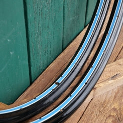 Felgensatz, 26 Zoll (559), Stahl schwarz, Linien blau/weiß, 30er-50er J., NOS 