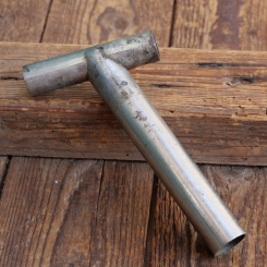Winkelsattelstütze, seltene T-Form, Durchmesser: 25,4 mm, Schaftlänge: ca 135 mm, vernickelt, orig. 10er-40er Jahre, gebr. 