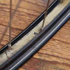 Hinterrad 28 Zoll (622) für Drahtbereifung, DDR Bj. 1955, schwarz, Linien weiß, Mitte geflammt, F&S Torpedo-Nabe verchromt, gebr. 