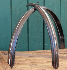 Schutzbleche Satz NSU, 28 Zoll, Damenausführung, 50er/60er J., schwarz, Linien weiß/rot/gold, gebr. 