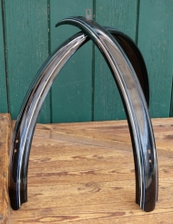 Schutzbleche Satz, 28 Zoll, Herrenausführung, 30er-50er J., schwarz, Linien blau/weiß, NOS 