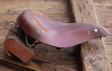 Sattel MÖVE, Herren, Leder, rotbraun, Gestell verchromt, original DDR 50er/60er Jahre, für Sportrad, gebr. 