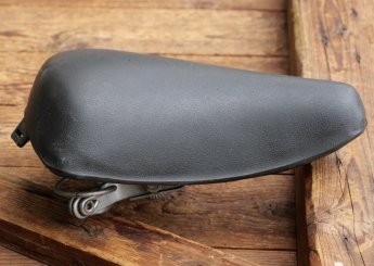 Sattel SIP-SELLE, Unisex, Kunststoff schwarz, Gestell verzinkt, original 70er/80er Jahre, gebr. 