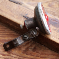 Rücklicht für Strebenmontage, orig. 30er/40er Jahre, Stahl lackiert/verzinkt, Echtglas, gebr. 