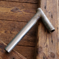 Winkelsattelstütze, Durchmesser: ca. 24,2 mm, Schaftlänge: ca 155 mm, orig. 10er-30er  Jahre, gebr. 
