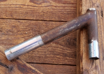 Winkelsattelstütze, Durchmesser: ca. 25,0 mm, Schaftlänge: ca 170 mm, verchromt, orig. 20er/30er Jahre, gebr. 