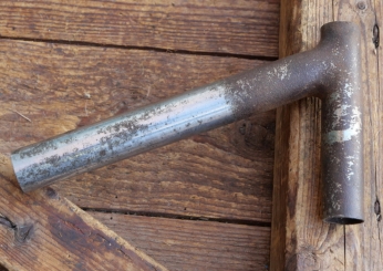 Winkelsattelstütze, Durchmesser: ca. 25,0 mm, Schaftlänge: ca 160 mm, verchromt, orig. 20er/30er Jahre, gebr. 