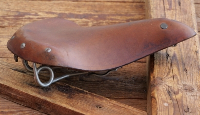 Sattel MÖVE Herren, für Sportrad, Leder hellbraun, Gestell verzinkt, DDR, 1970er/80er J., gebr. 