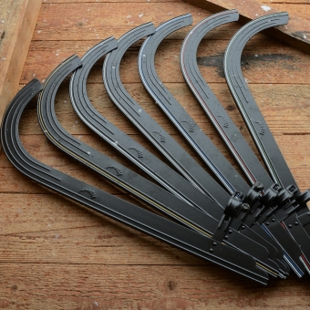 Kettenschutz, "Horn", schwarz, verschiedene Handlinierungen, siehe Varianten, L=49cm bzw. L=39cm 