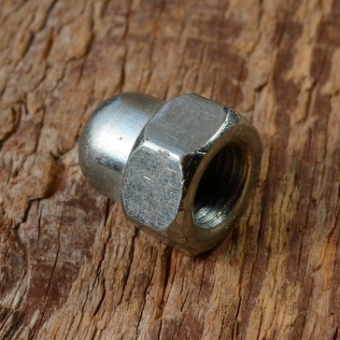 Hutmutter FG 9.5mm, verzinkt, für Hinterachse, Länge 17mm 